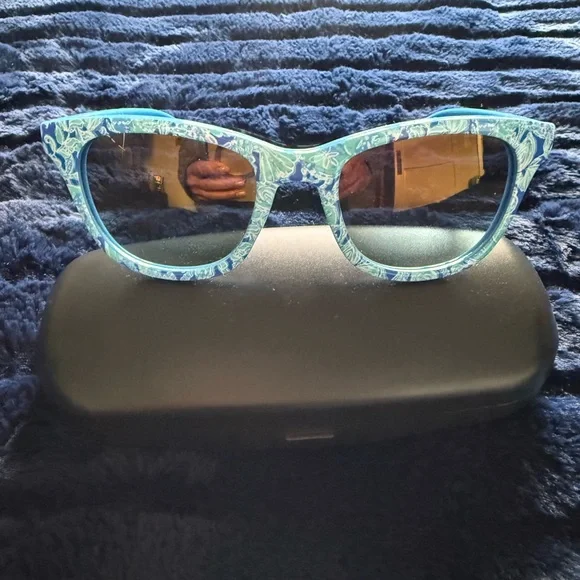 Lilly Pulitzer Maddie Polarized Sunglasses - Picture 4 of 4